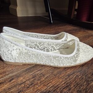 Chic White Lace Floral Flats